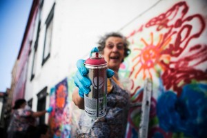 Street art per anziani a Lisbona