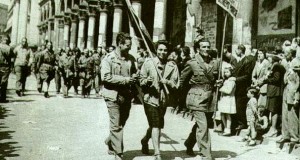Eva Colombo sfila a Milano