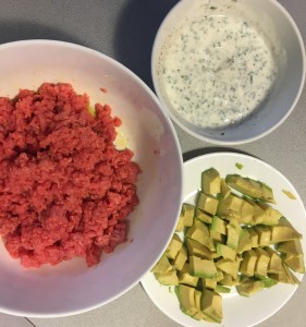 tartare yogurt  erba cipollina avocado