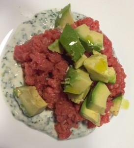 tartare yogurt  erba cipollina avocado
