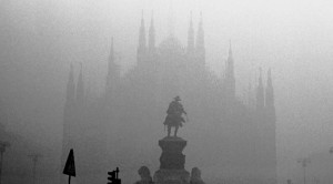 Nebbia a MIlano sul Duomo