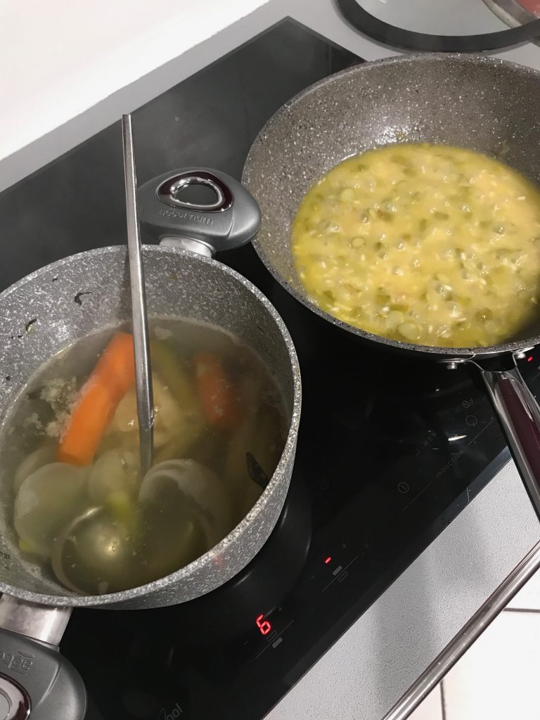 Brodo di asparagi e altre verdure