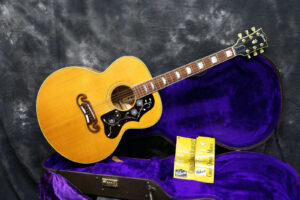 Gibson J-200